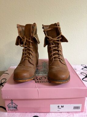Crown Vintage Brown Lace-Up Women's Ankle Boots